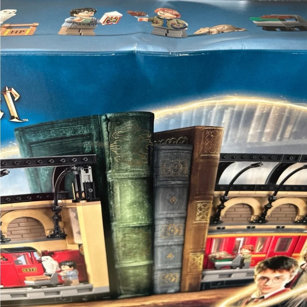 LEGO Harry Potter Book Nook: Hogwarts Express 76450